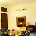 Oyo Rooms Raja Park Lbs College