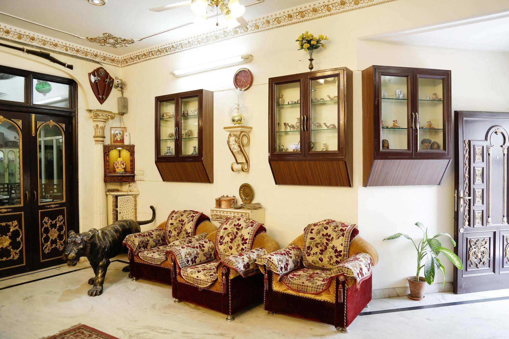 Hotel Oyo Raja Park Lbs College Jaipur