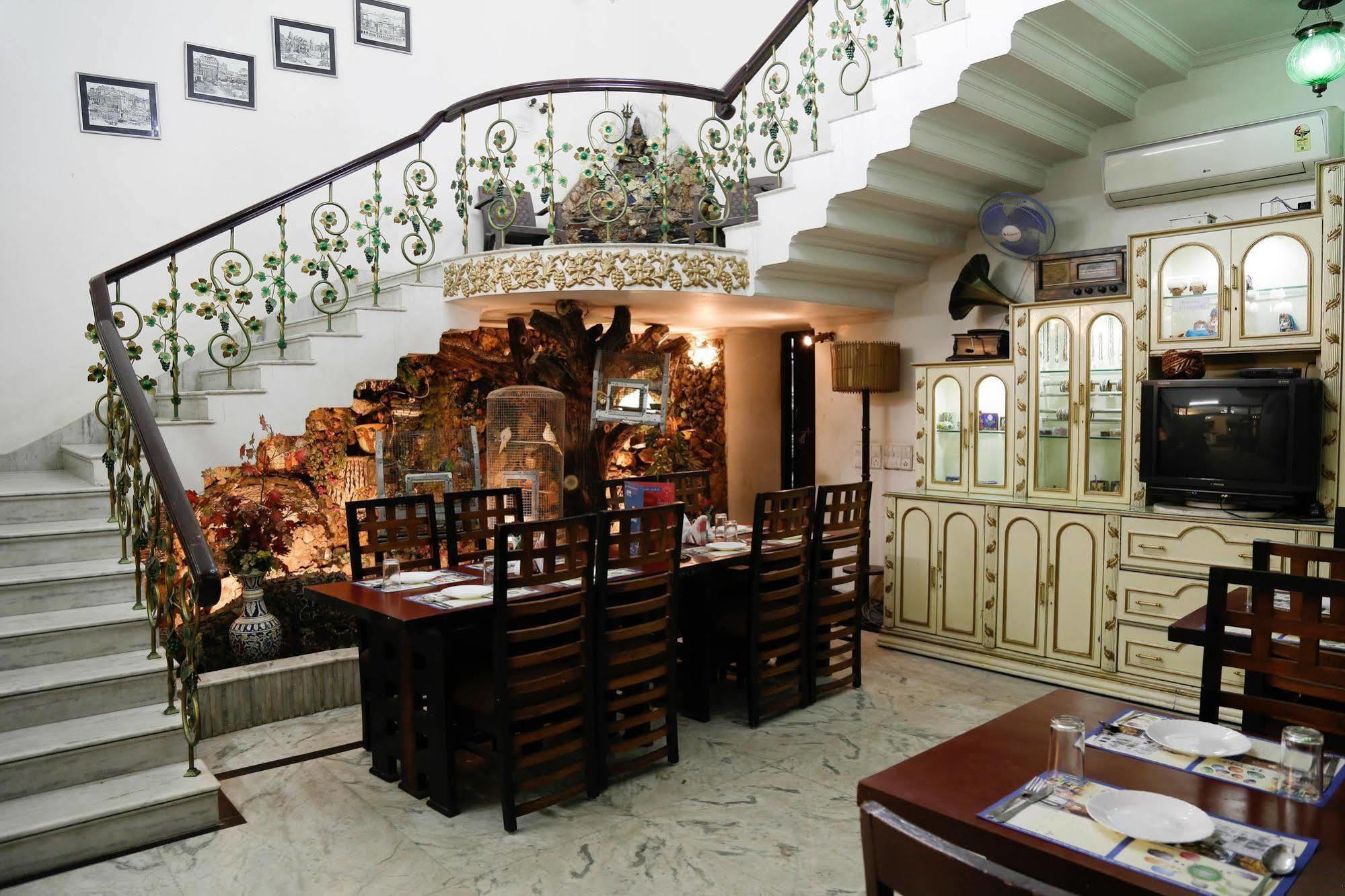 Oyo Raja Park Lbs College Hotel 3*