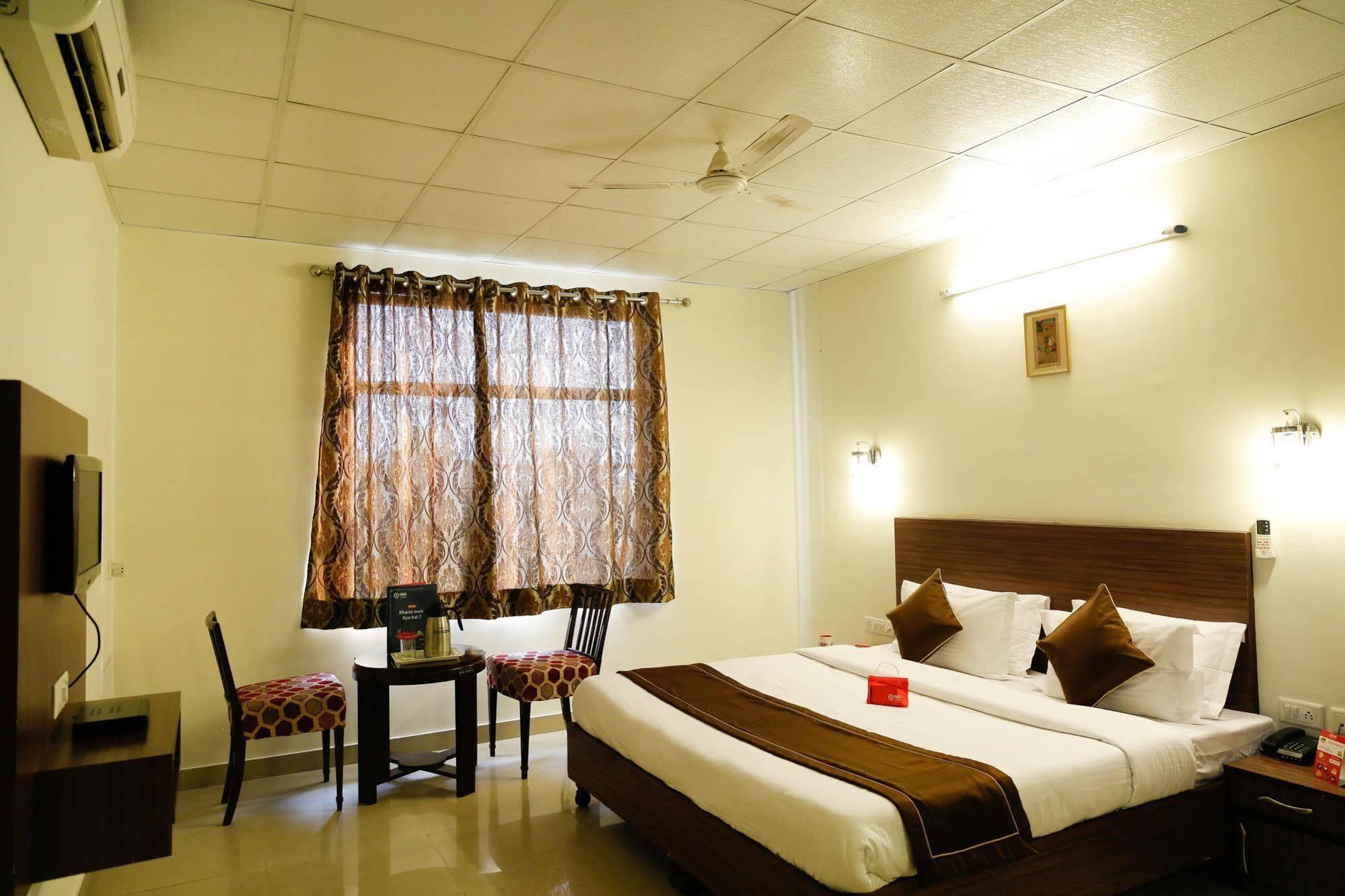 Hotel Oyo Raja Park Lbs College