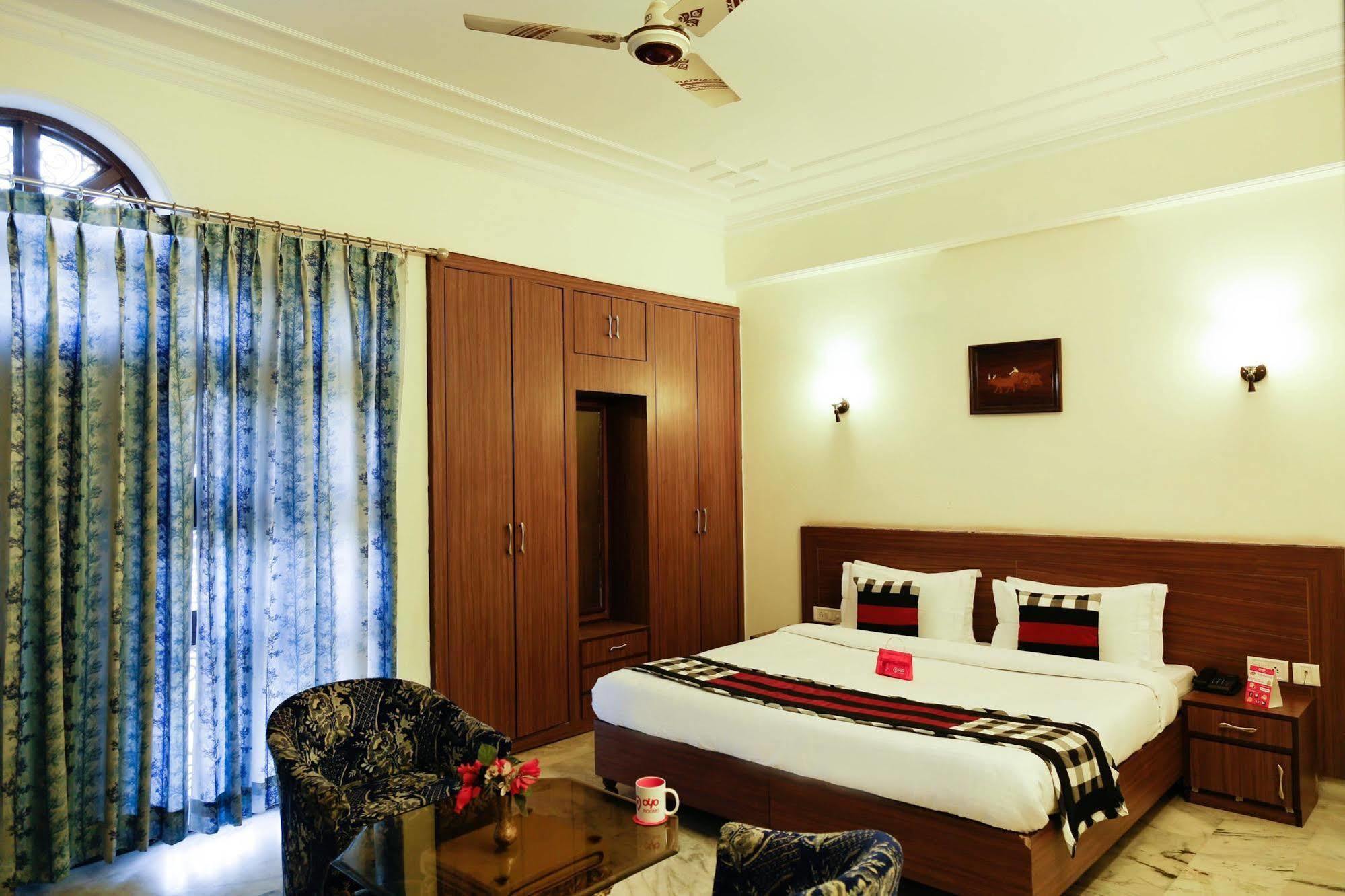 Hotel Oyo Raja Park Lbs College