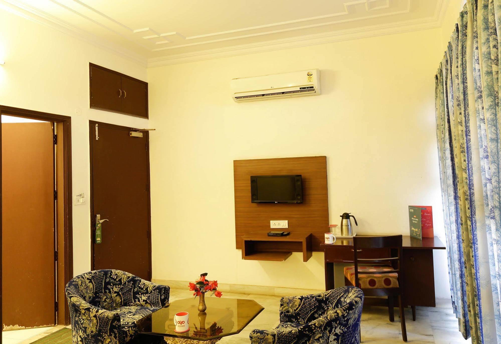 Hotel Oyo Raja Park Lbs College 3*
